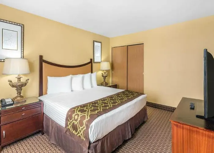 Travelodge By Wyndham Havasu Motel